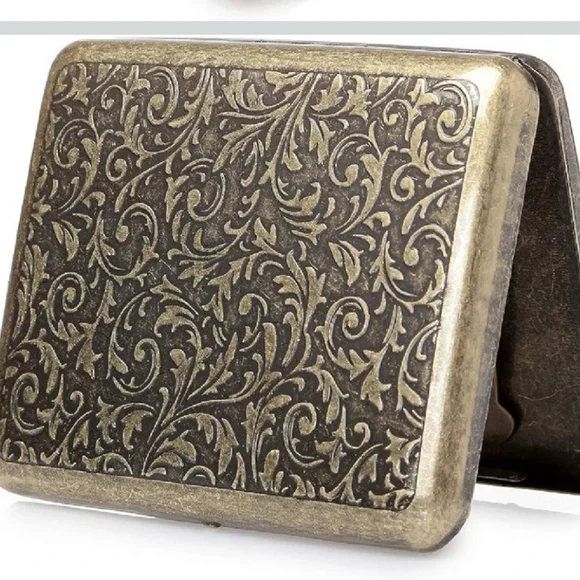 NEW! Vintage Style Embossed Cigarette Case - Picture 4 of 5